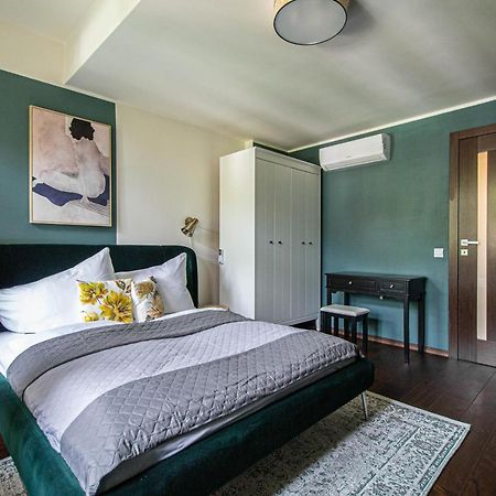 Quite Loft With Balcony And 3 Air Conditioners ปราก ภายนอก รูปภาพ