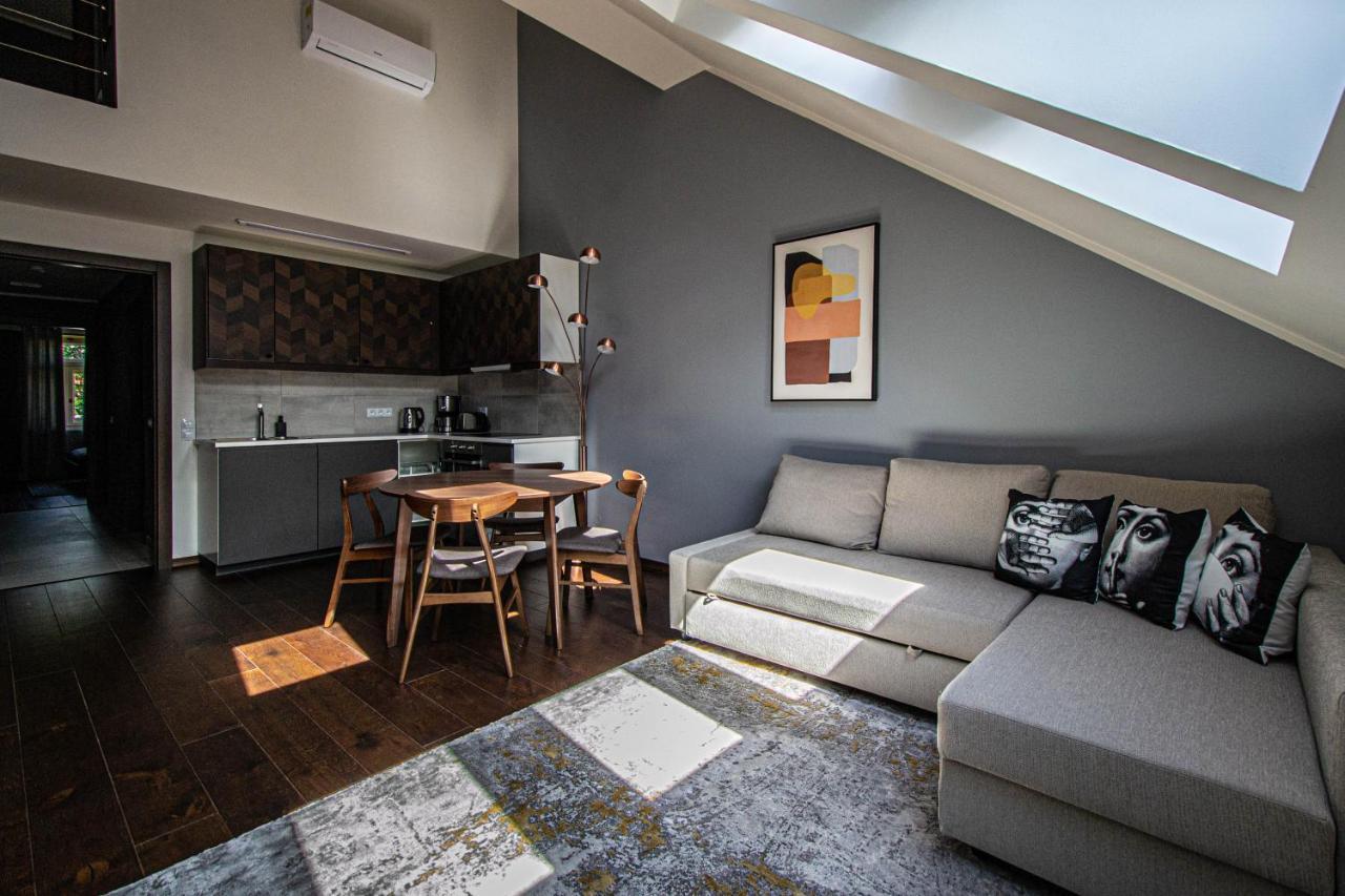 Quite Loft With Balcony And 3 Air Conditioners ปราก ภายนอก รูปภาพ