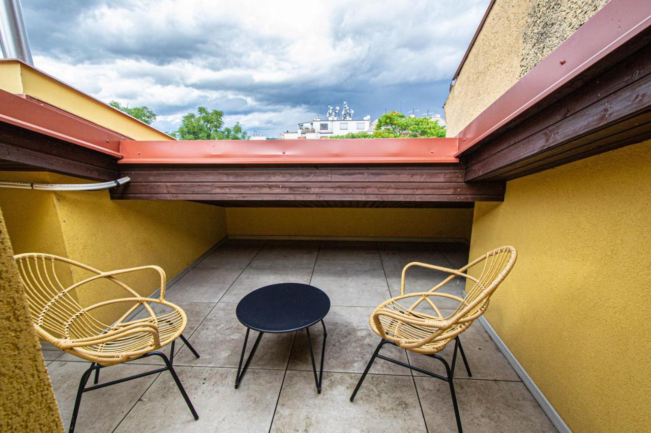 Quite Loft With Balcony And 3 Air Conditioners ปราก ภายนอก รูปภาพ